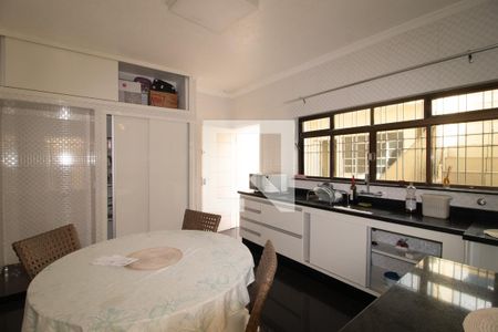 Casa à venda com 287m², 3 quartos e 2 vagasCozinha