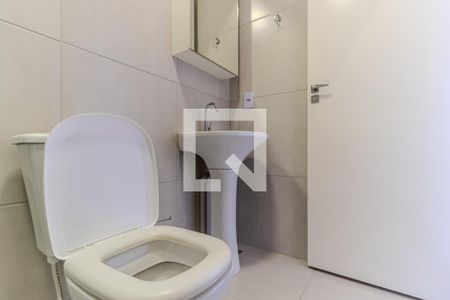 Banheiro de kitnet/studio para alugar com 1 quarto, 22m² em República, São Paulo