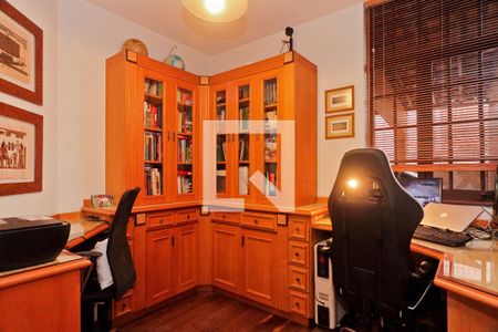 Casa à venda com 583m², 3 quartos e 4 vagasEscritório