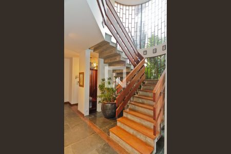 Casa à venda com 583m², 3 quartos e 4 vagasEscada