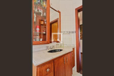 Casa à venda com 583m², 3 quartos e 4 vagasBanheiro da Suíte 2