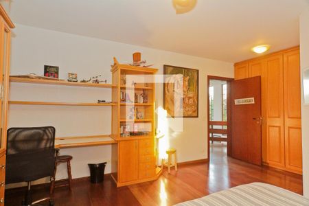 Casa à venda com 583m², 3 quartos e 4 vagasSuíte 2