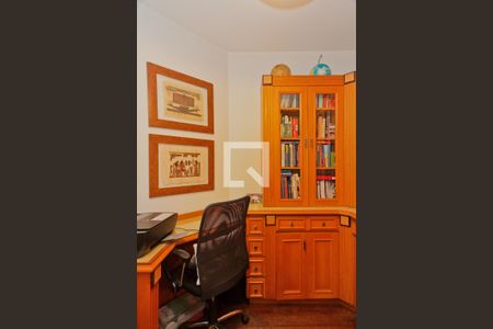 Casa à venda com 583m², 3 quartos e 4 vagasEscritório