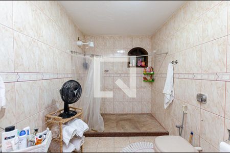 Casa à venda com 300m², 4 quartos e 4 vagas Casa à venda com 300m², 4 quartos e 4 vagasBanheiro da Suite Master