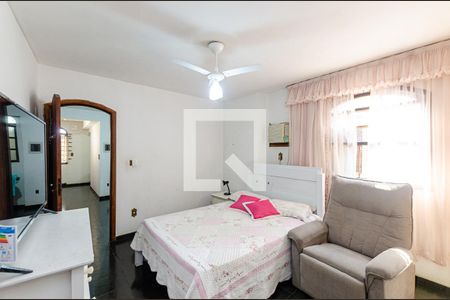 Casa à venda com 300m², 4 quartos e 4 vagas Casa à venda com 300m², 4 quartos e 4 vagasQuarto 2