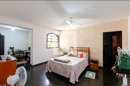 Casa à venda com 300m², 4 quartos e 4 vagas Casa à venda com 300m², 4 quartos e 4 vagasSuite Master