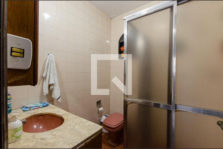 Casa à venda com 300m², 4 quartos e 4 vagas Casa à venda com 300m², 4 quartos e 4 vagasBanheiro Social