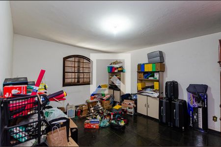 Casa à venda com 300m², 4 quartos e 4 vagas Casa à venda com 300m², 4 quartos e 4 vagasSuite Master