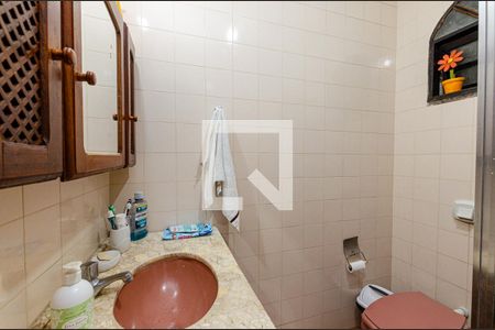 Casa à venda com 300m², 4 quartos e 4 vagas Casa à venda com 300m², 4 quartos e 4 vagasBanheiro Social