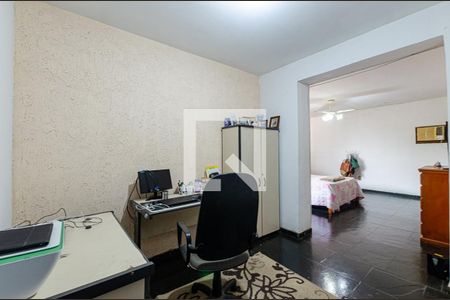 Casa à venda com 300m², 4 quartos e 4 vagas Casa à venda com 300m², 4 quartos e 4 vagasSuite Master