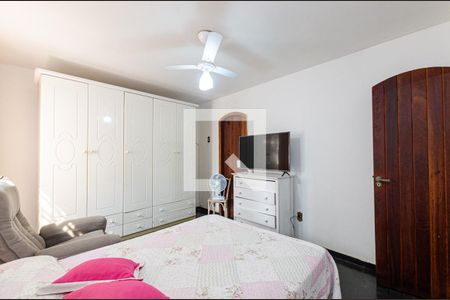 Casa à venda com 300m², 4 quartos e 4 vagas Casa à venda com 300m², 4 quartos e 4 vagasQuarto 2