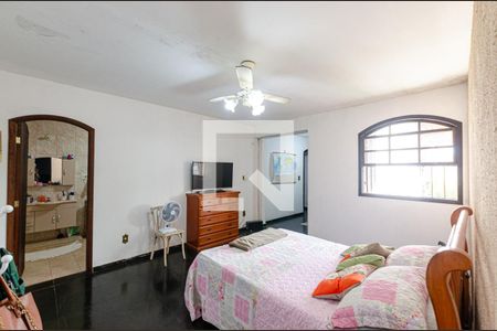 Casa à venda com 300m², 4 quartos e 4 vagas Casa à venda com 300m², 4 quartos e 4 vagasSuite Master