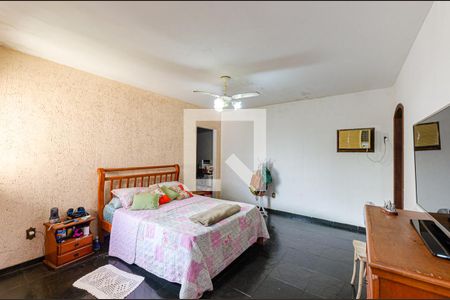 Casa à venda com 300m², 4 quartos e 4 vagas Casa à venda com 300m², 4 quartos e 4 vagasSuite Master