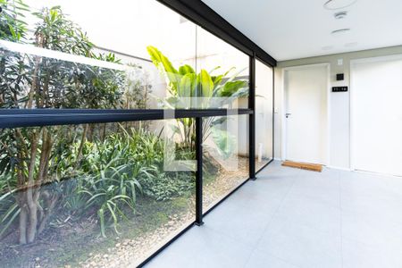 Studio para alugar com 32m², 1 quarto e sem vaga Studio para alugar com 32m², 1 quarto e sem vagaVaranda