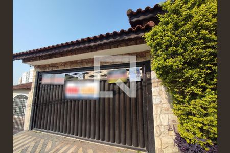 Casa para alugar com 202m², 3 quartos e 6 vagasFachada