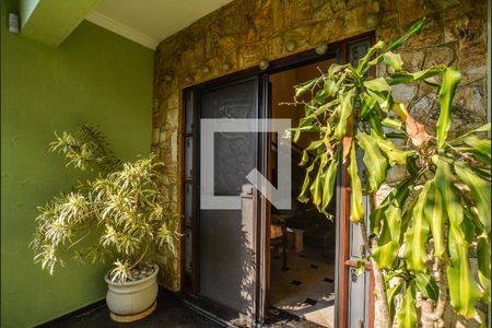 Casa para alugar com 202m², 3 quartos e 6 vagasEntrada