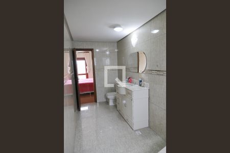 Casa à venda com 250m², 3 quartos e 3 vagasBanheiro da Suíte