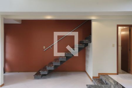 Casa à venda com 250m², 3 quartos e 3 vagasEscada