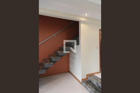 Casa à venda com 250m², 3 quartos e 3 vagasEscada