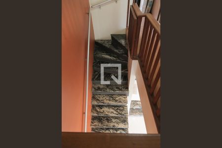 Casa à venda com 250m², 3 quartos e 3 vagasEscada