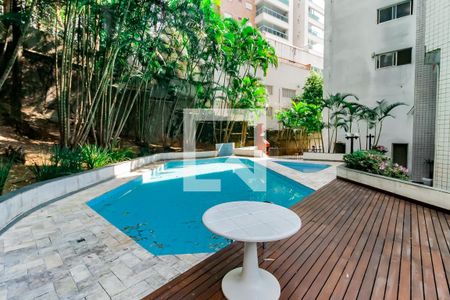 Apartamento à venda com 136m², 3 quartos e 2 vagas Apartamento à venda com 136m², 3 quartos e 2 vagasÁrea comum - Piscina