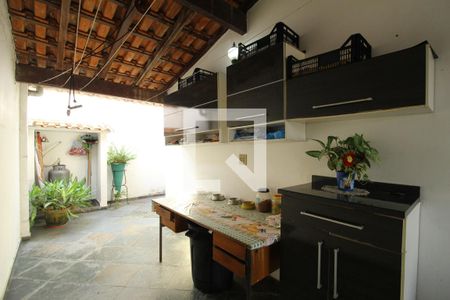 Casa de condomínio à venda com 750m², 4 quartos e 5 vagasFundos da casa