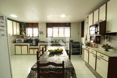 Casa de condomínio à venda com 750m², 4 quartos e 5 vagasCozinha