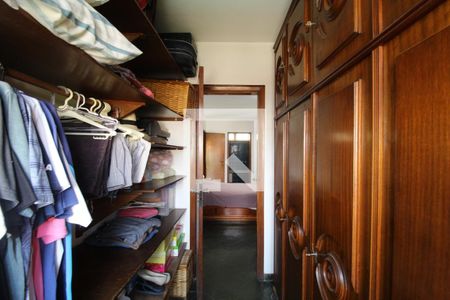 Casa de condomínio à venda com 750m², 4 quartos e 5 vagasSuíte 2 - Closet