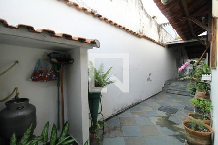 Casa de condomínio à venda com 750m², 4 quartos e 5 vagasFundos da casa