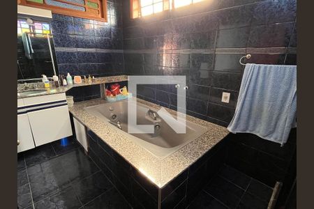 Casa de condomínio à venda com 750m², 4 quartos e 5 vagasBanheiro da suíte 2