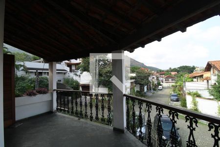 Casa de condomínio à venda com 750m², 4 quartos e 5 vagasVaranda da suíte 2