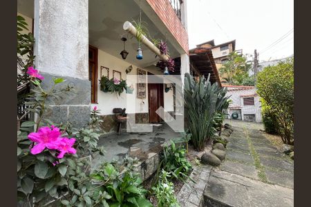 Casa de condomínio à venda com 750m², 4 quartos e 5 vagasEntrada