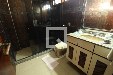 Casa de condomínio à venda com 750m², 4 quartos e 5 vagasBanheiro social