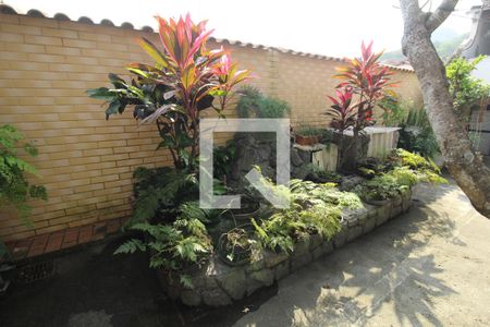 Casa de condomínio à venda com 750m², 4 quartos e 5 vagasQuintal