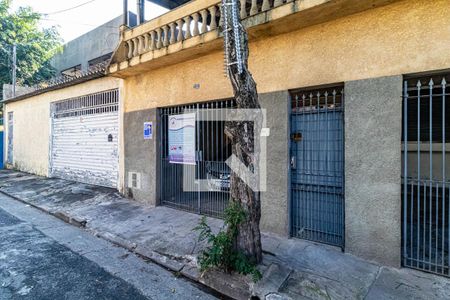 Casa à venda com 250m², 5 quartos e 3 vagas Casa à venda com 250m², 5 quartos e 3 vagasFachada