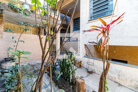 Casa à venda com 250m², 5 quartos e 3 vagas Casa à venda com 250m², 5 quartos e 3 vagasQuintal