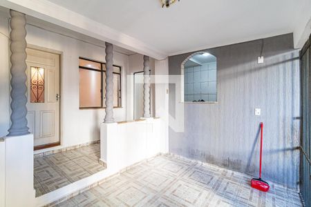 Casa à venda com 250m², 5 quartos e 3 vagas Casa à venda com 250m², 5 quartos e 3 vagasVaranda