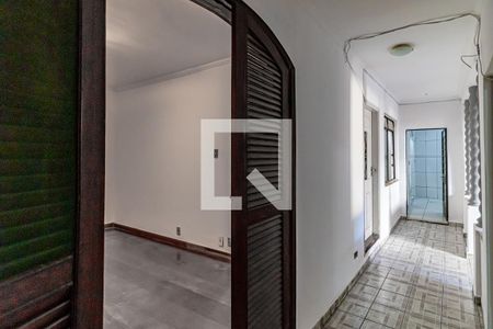 Casa à venda com 250m², 5 quartos e 3 vagas Casa à venda com 250m², 5 quartos e 3 vagasVaranda