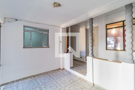 Casa à venda com 250m², 5 quartos e 3 vagas Casa à venda com 250m², 5 quartos e 3 vagasVaranda