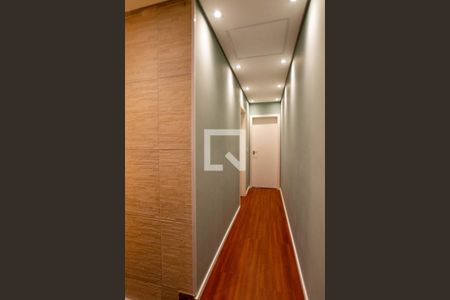 Casa à venda com 238m², 3 quartos e 4 vagas Casa à venda com 238m², 3 quartos e 4 vagasCorredor