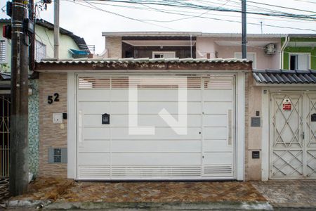Casa à venda com 238m², 3 quartos e 4 vagas Casa à venda com 238m², 3 quartos e 4 vagasFachada