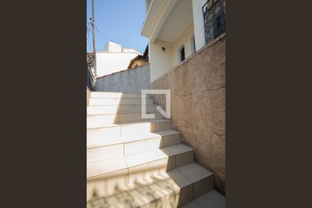 Casa à venda com 300m², 3 quartos e 4 vagas Casa à venda com 300m², 3 quartos e 4 vagasEscada