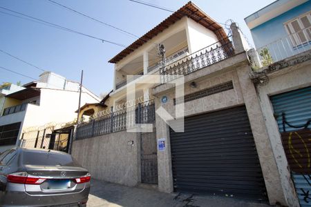 Casa à venda com 300m², 3 quartos e 4 vagas Casa à venda com 300m², 3 quartos e 4 vagasFachada