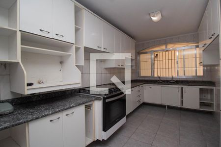 Casa à venda com 300m², 3 quartos e 4 vagas Casa à venda com 300m², 3 quartos e 4 vagasCozinha