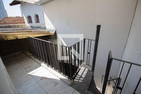 Casa à venda com 300m², 3 quartos e 4 vagas Casa à venda com 300m², 3 quartos e 4 vagasEscada