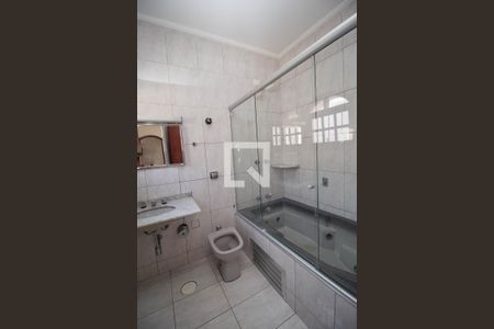 Casa à venda com 300m², 3 quartos e 4 vagas Casa à venda com 300m², 3 quartos e 4 vagasBanheiro da Suíte 2