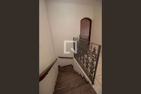 Casa à venda com 300m², 3 quartos e 4 vagas Casa à venda com 300m², 3 quartos e 4 vagasEscada