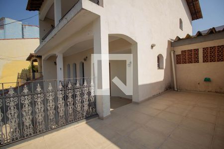 Casa à venda com 300m², 3 quartos e 4 vagas Casa à venda com 300m², 3 quartos e 4 vagasTerraço