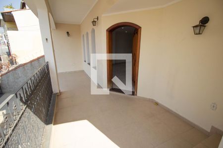 Casa à venda com 300m², 3 quartos e 4 vagas Casa à venda com 300m², 3 quartos e 4 vagasVaranda da Sala