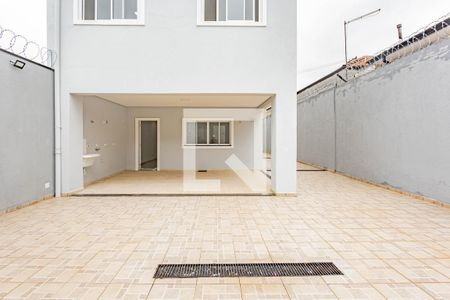 Casa à venda com 250m², 4 quartos e 6 vagas Casa à venda com 250m², 4 quartos e 6 vagasQuintal